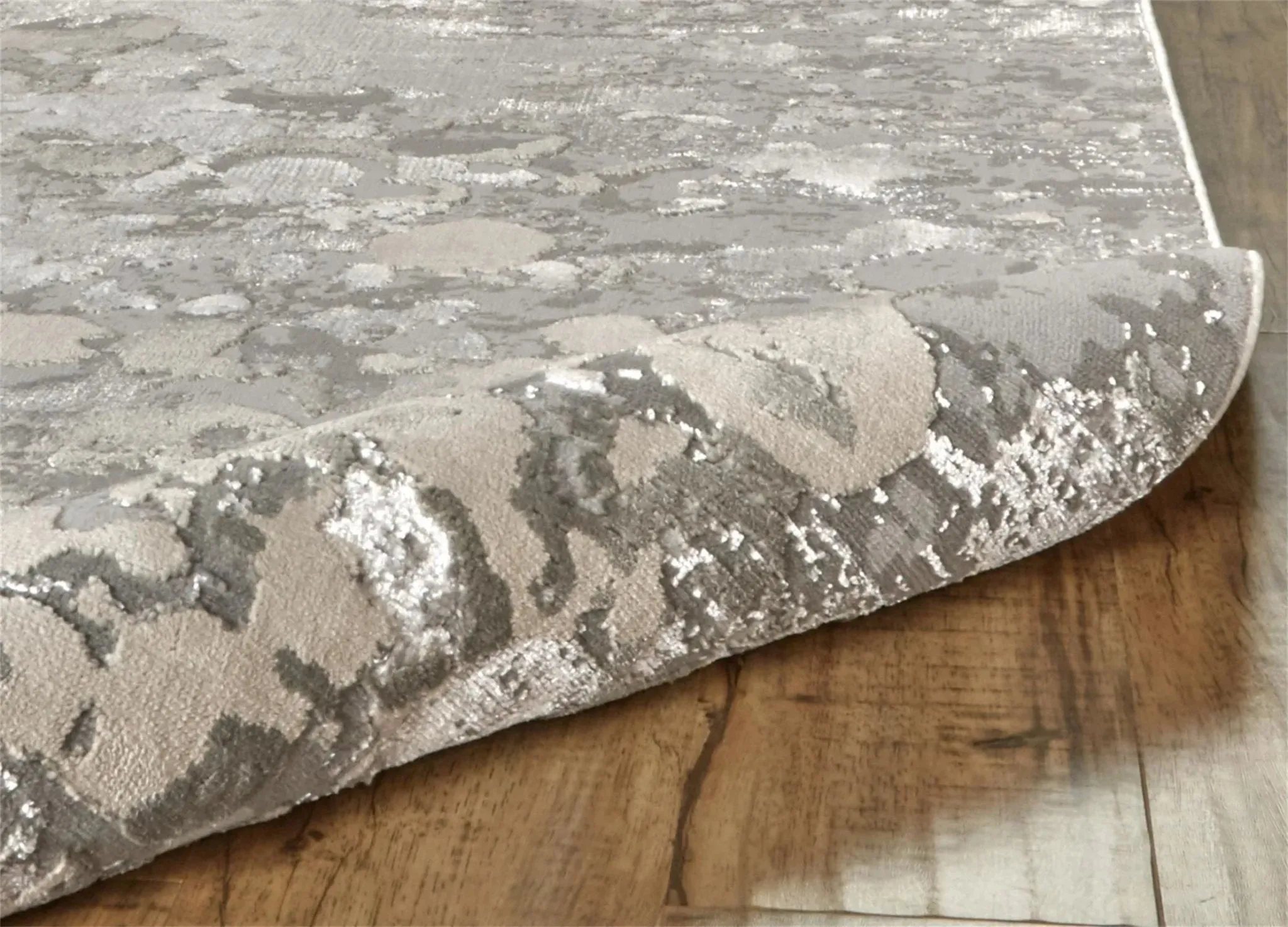Micah 6943336F Silver/Grey Rug