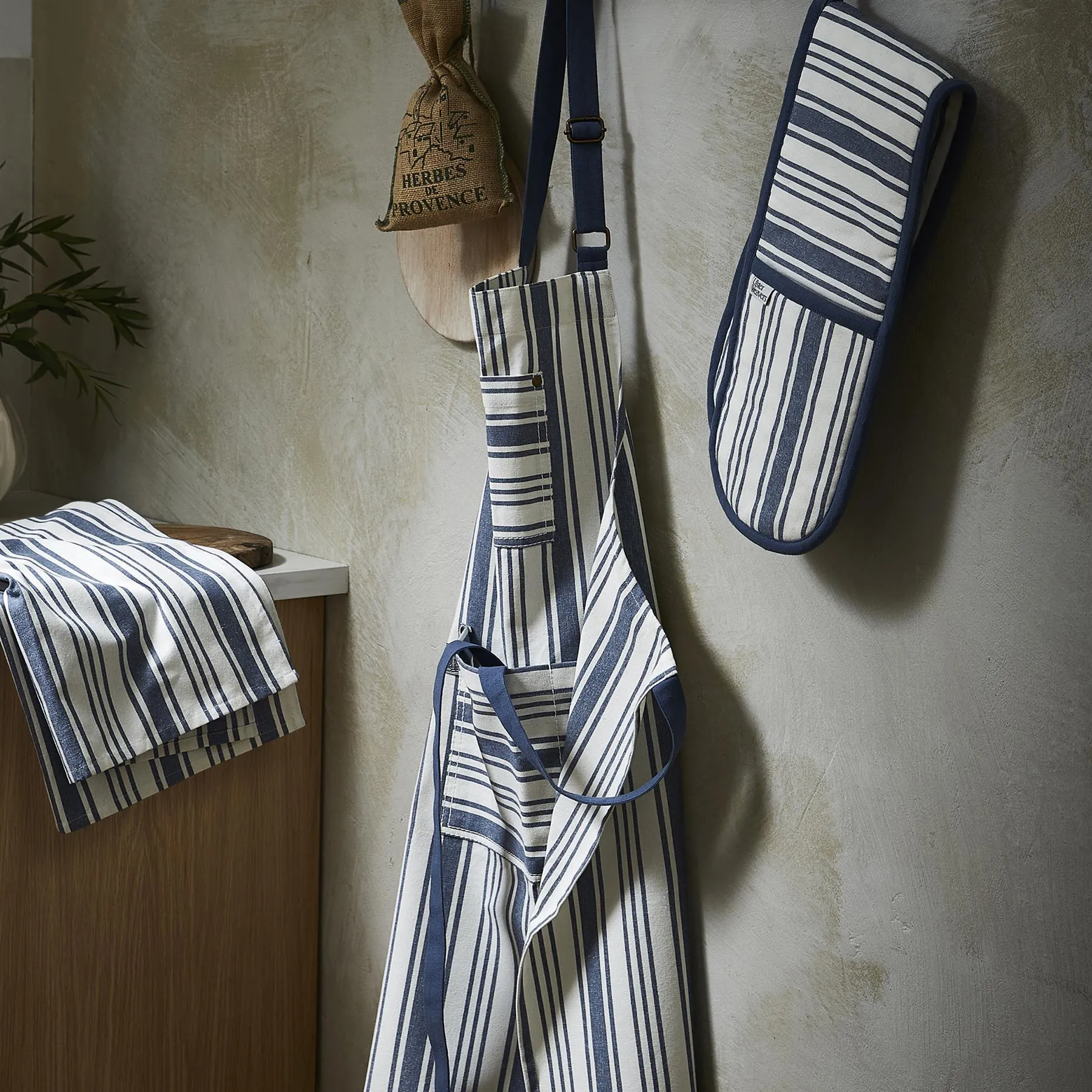 Ulster Weavers Denim Stripe Double Oven Glove One Size in Blue